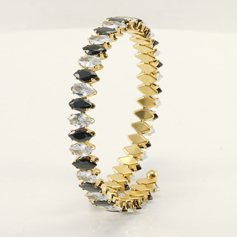 Bracelet en Acier Inoxydable Plaqué Or 18K avec Zircons Verts – Bijou Élégant et Moderne