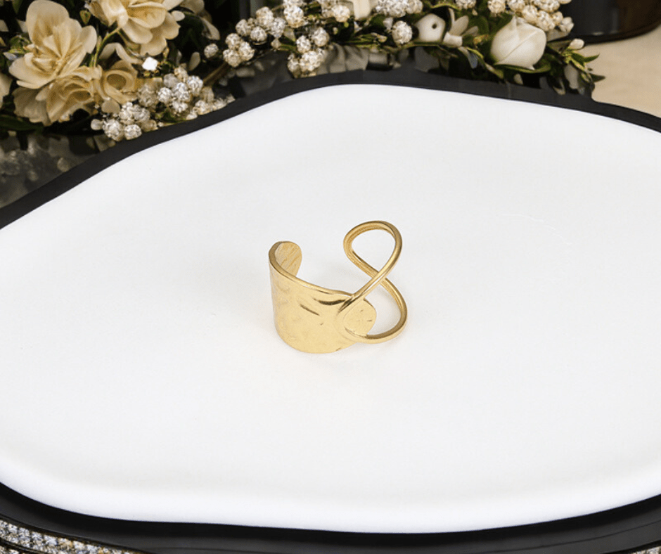 Bague Minimaliste Dorée - Élégance et Moderne - KadooKadooÉclat de Feuille DoréeCJLX210961502BYMykadoo.shopBague
