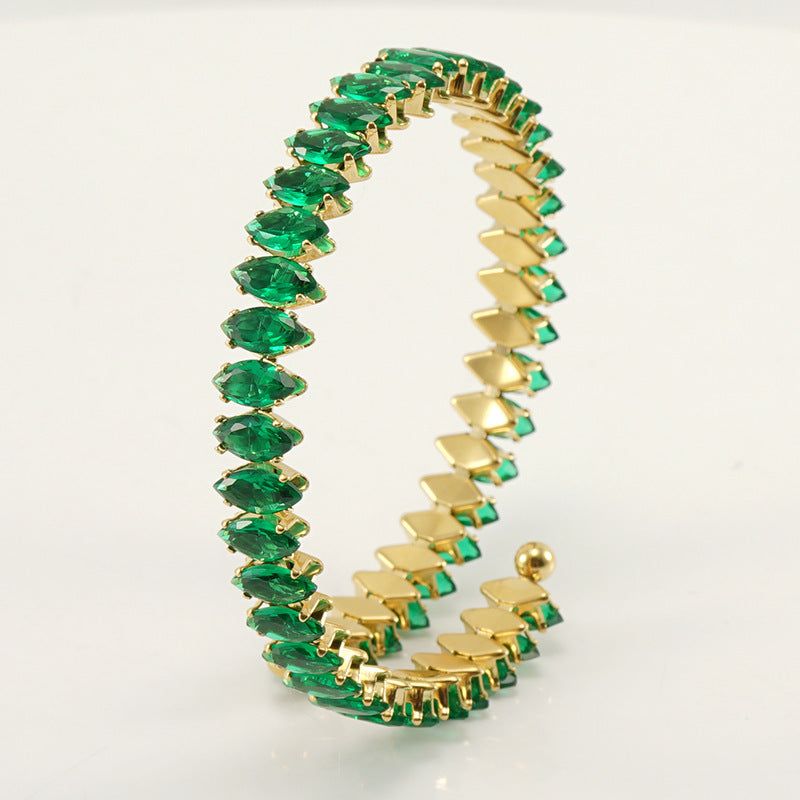 Bracelet en Acier Inoxydable Plaqué Or 18K avec Zircons Verts – Bijou Élégant et Moderne