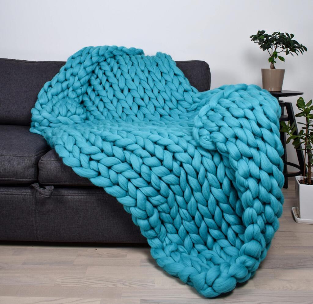Plaid Chunky Tricoté à la Main 100x120 cm – Douceur et Confort Exceptionnels - KadooKadooBleu SaphirCJJJJTJT40778 - Blue hole - 100x120cmMykadoo.shopCouverture